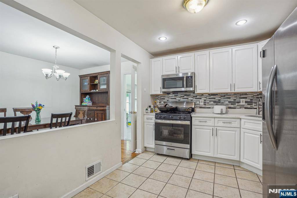 Livingston, NJ 07039,62 Bryant DR