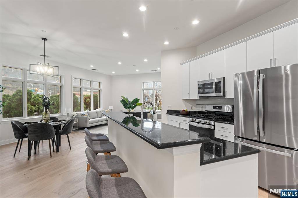 North Bergen, NJ 07047,7400 River RD #122