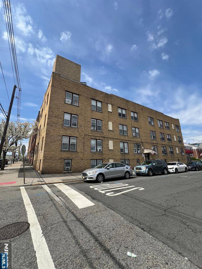 Paterson, NJ 07514,420 E 26th ST