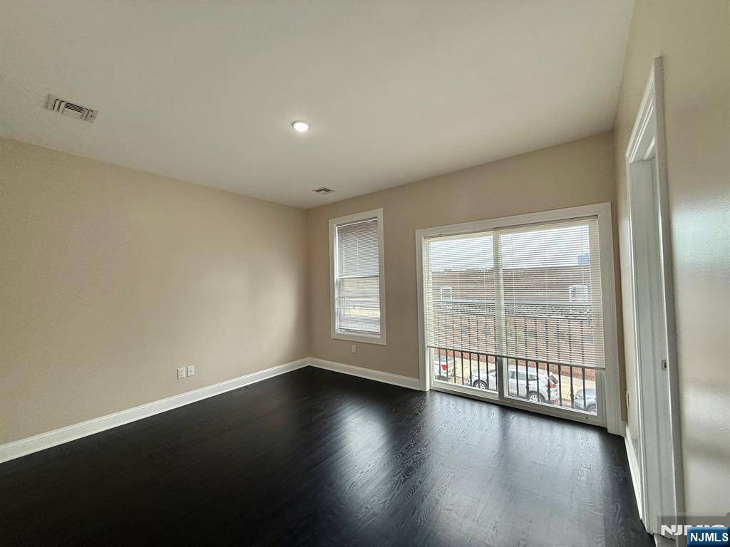 Harrison, NJ 07029,106 Jersey ST #(2F)