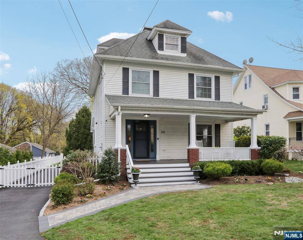Ridgewood, NJ 07450,319 Maple AVE