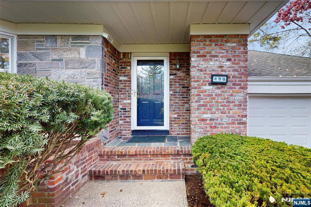 Ridgewood, NJ 07450,490 LINCOLN AVE