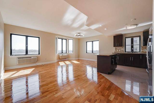 Hackensack, NJ 07601,29 1st ST #502