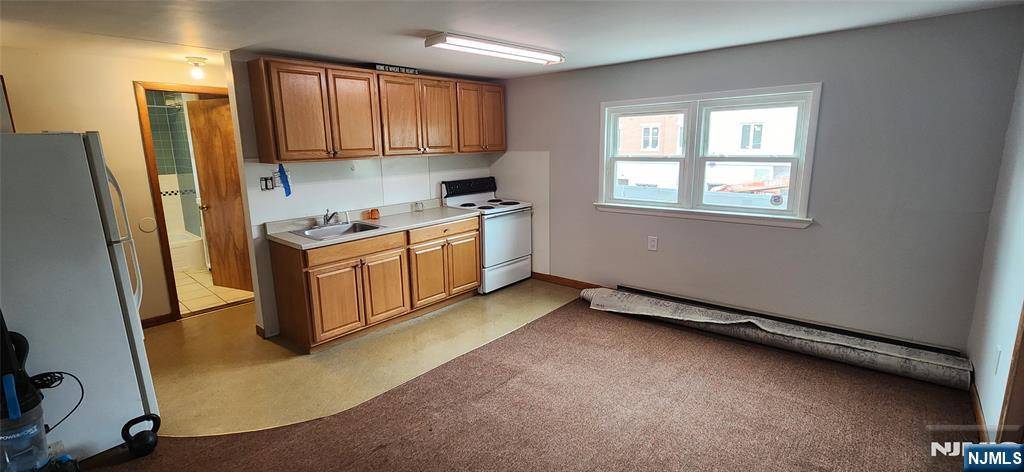 East Rutherford, NJ 07073,229-233 Park AVE #8