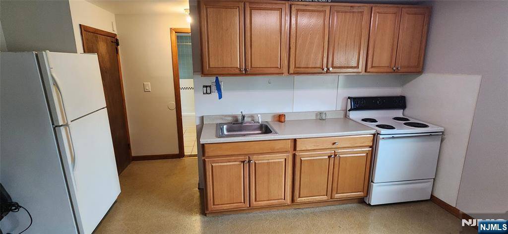 East Rutherford, NJ 07073,229-233 Park AVE #8