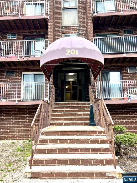 Palisades Park, NJ 07650,201 12th ST #1