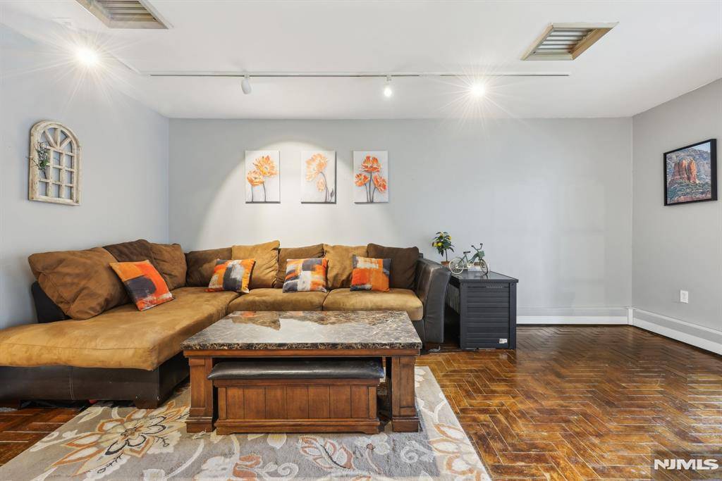 West Orange, NJ 07052,6 Cerone CT