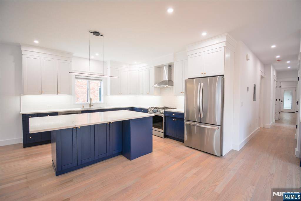 Palisades Park, NJ 07650,28 Prospect ST #1st /Fl