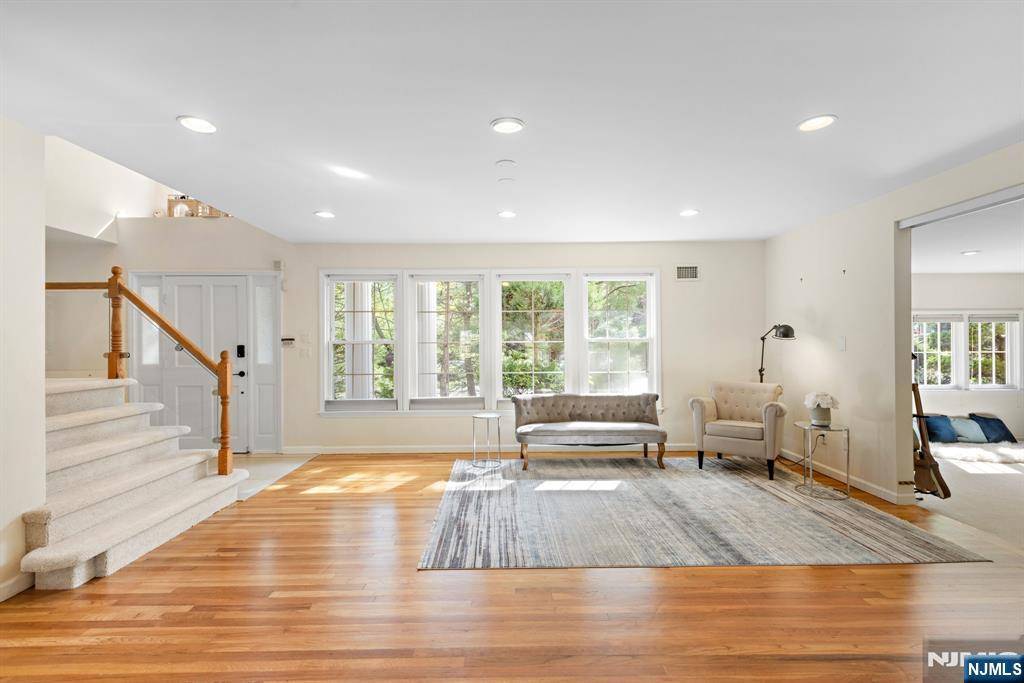 Cresskill, NJ 07626,135 Westervelt PL