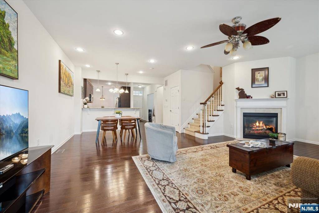 West Caldwell, NJ 07006,16 Mc Nish WAY