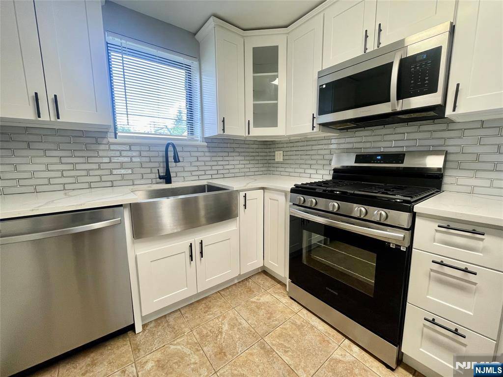 Clifton, NJ 07011,100 Lakeview AVE #1A