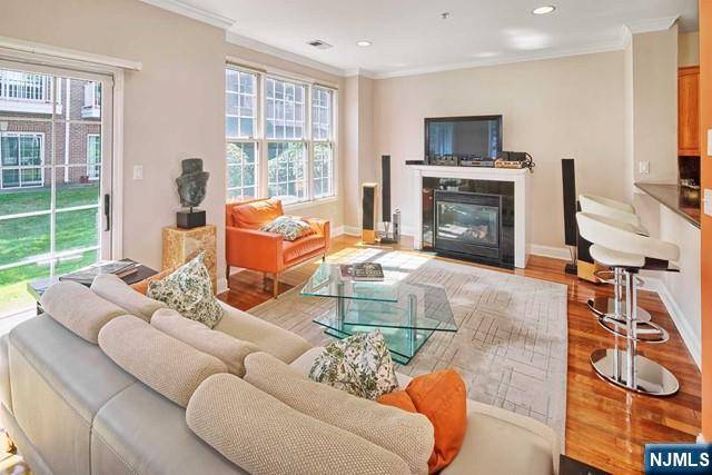 Guttenberg, NJ 07093,91 Lydia DR