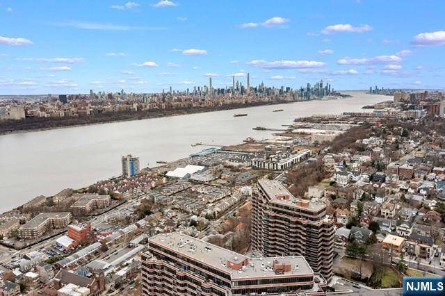 Cliffside Park, NJ 07010,100 Carlyle DR #5DN