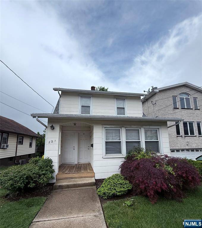 Palisades Park, NJ 07650,221 3rd ST #1FL