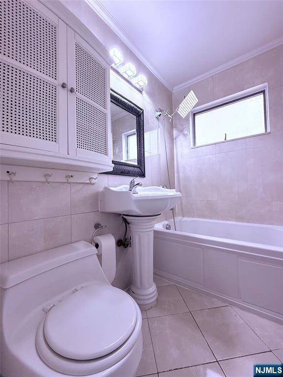 Palisades Park, NJ 07650,221 3rd ST #1FL
