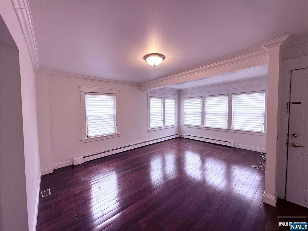 Palisades Park, NJ 07650,221 3rd ST #1FL