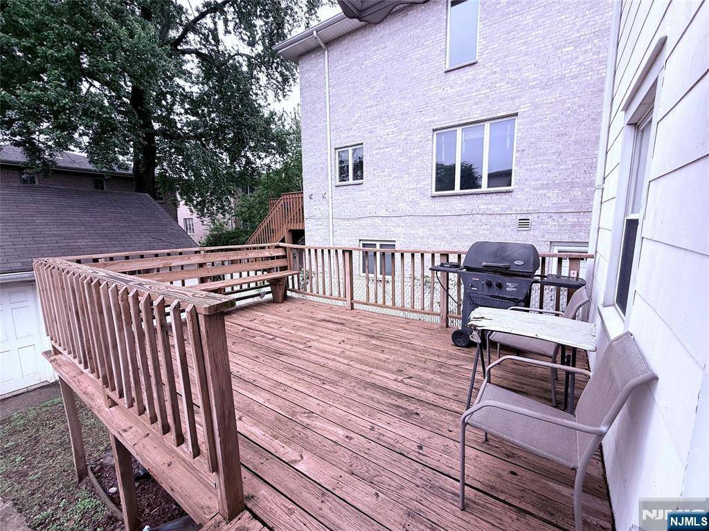 Palisades Park, NJ 07650,221 3rd ST #1FL
