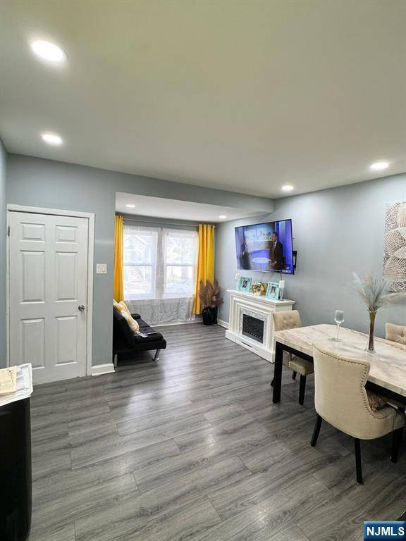 Ridgefield Park, NJ 07660,18-20 Maple ST