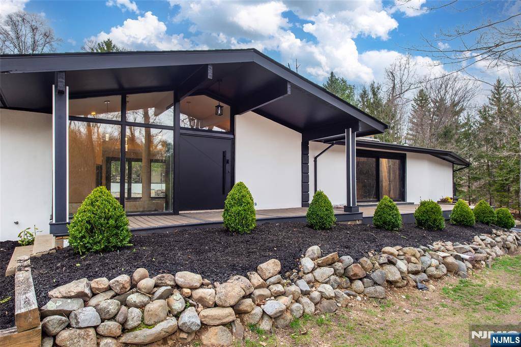 Upper Saddle River, NJ 07458,9 Fieldstone CT