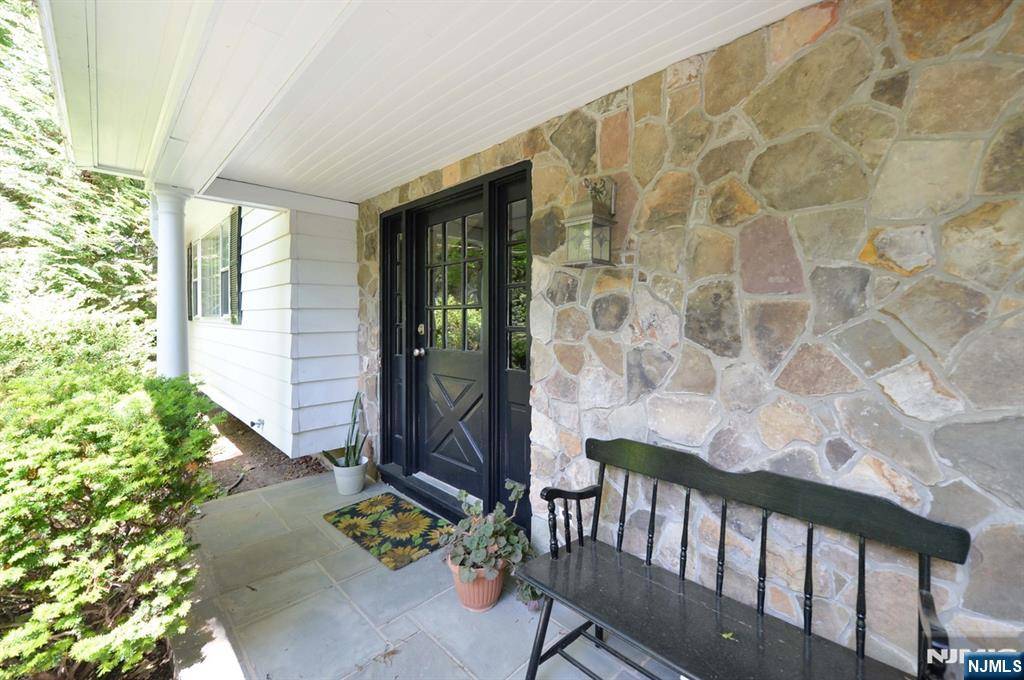 Wyckoff, NJ 07481,582 Eder AVE