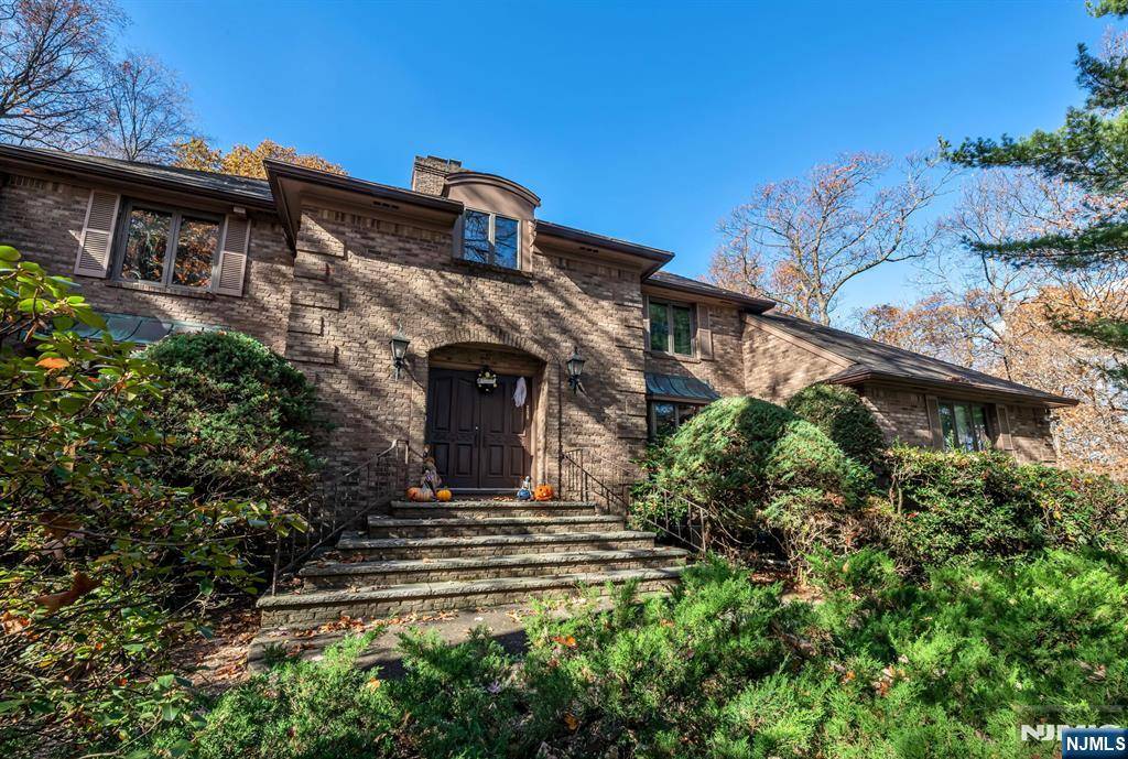 Franklin Lakes, NJ 07417,298 Freemans LN