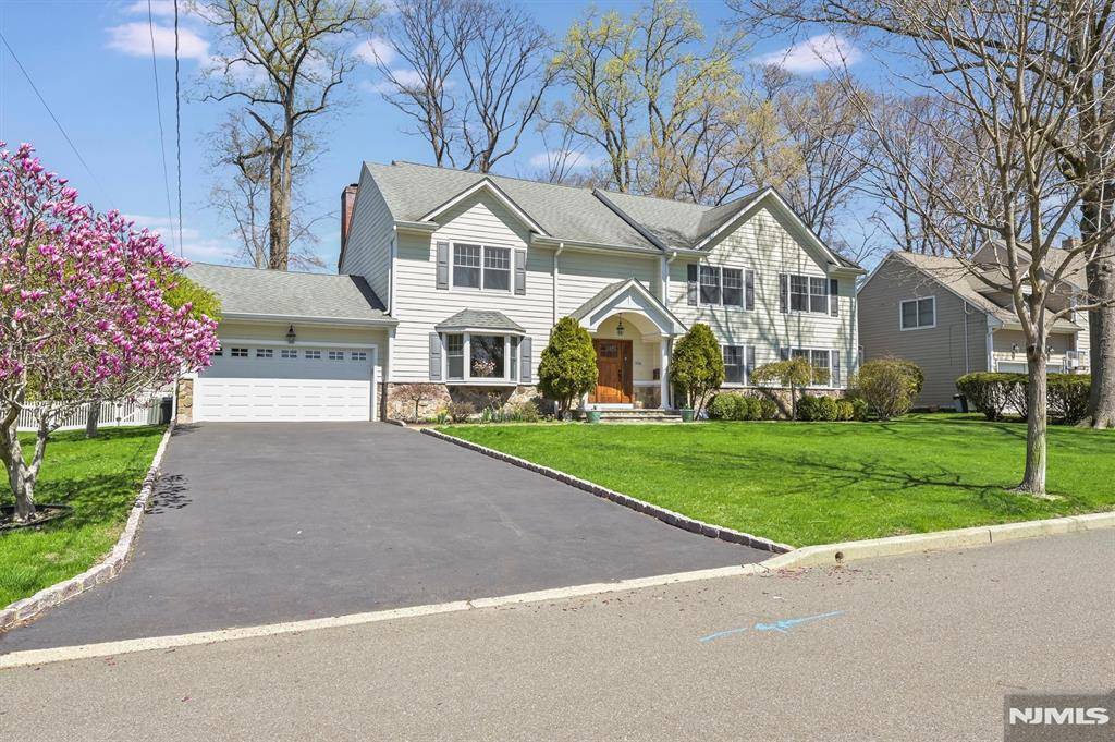 Oradell, NJ 07649,956 Amaryllis AVE