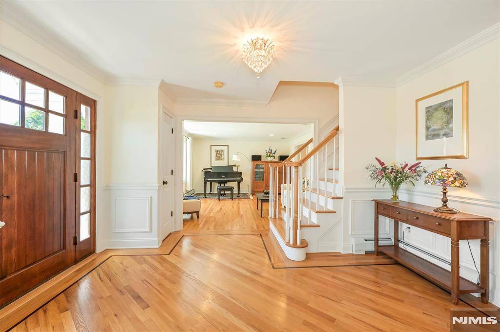 Oradell, NJ 07649,956 Amaryllis AVE