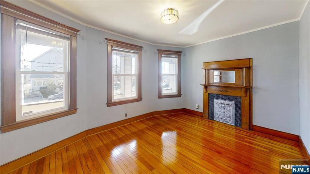 East Rutherford, NJ 07073,47 Vreeland AVE