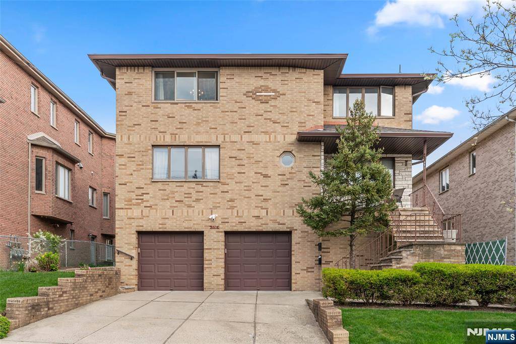 Palisades Park, NJ 07650,220 8th ST