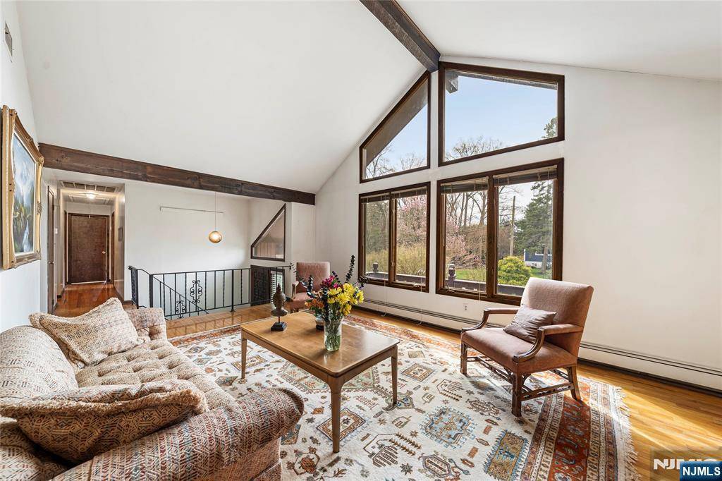 Woodcliff Lake, NJ 07677,6 Hill RD