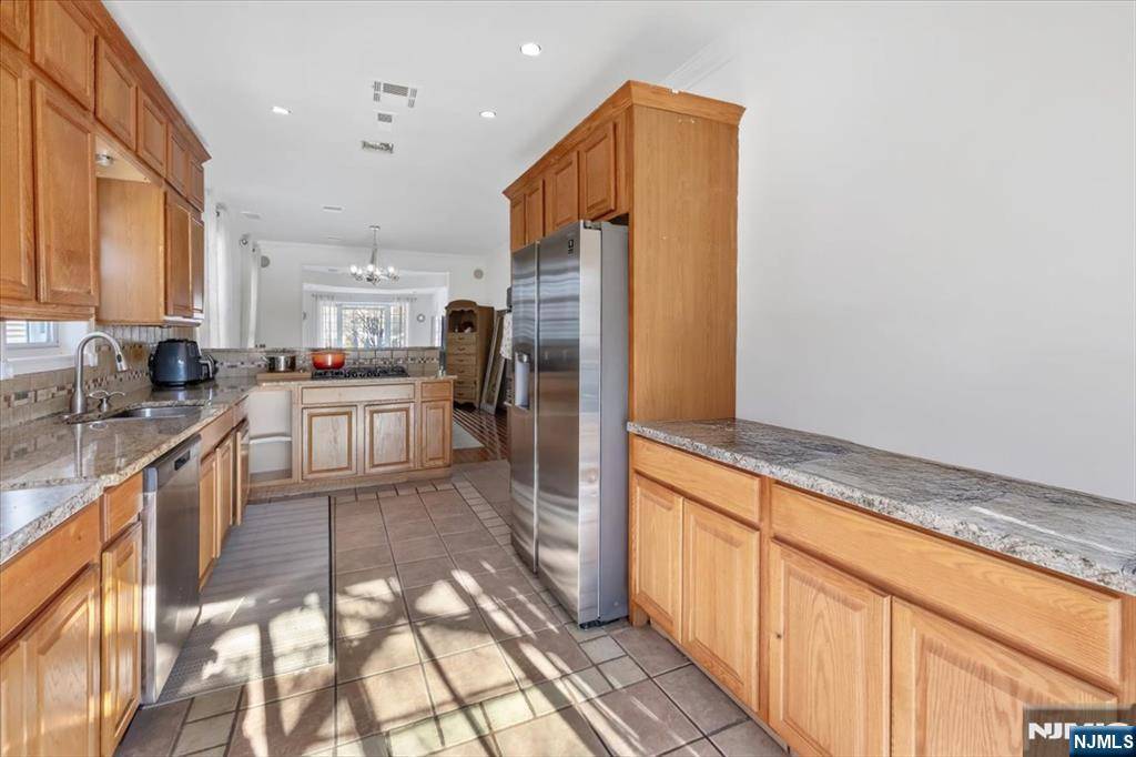 Cliffside Park, NJ 07010,214 Columbus PL
