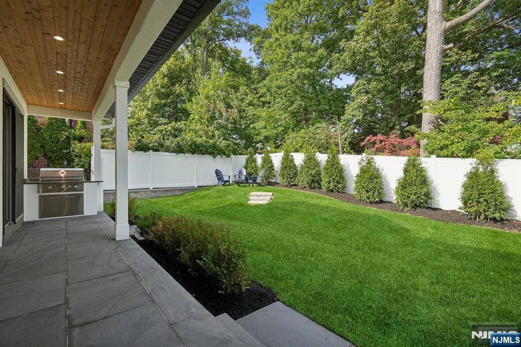 Englewood Cliffs, NJ 07632,30 Priscilla LN