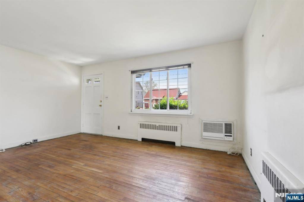 Saddle Brook, NJ 07663,130 Danna WAY