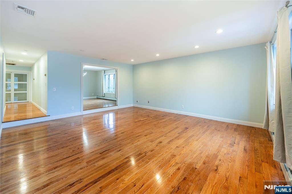 Englewood Cliffs, NJ 07632,7 E Bayview AVE