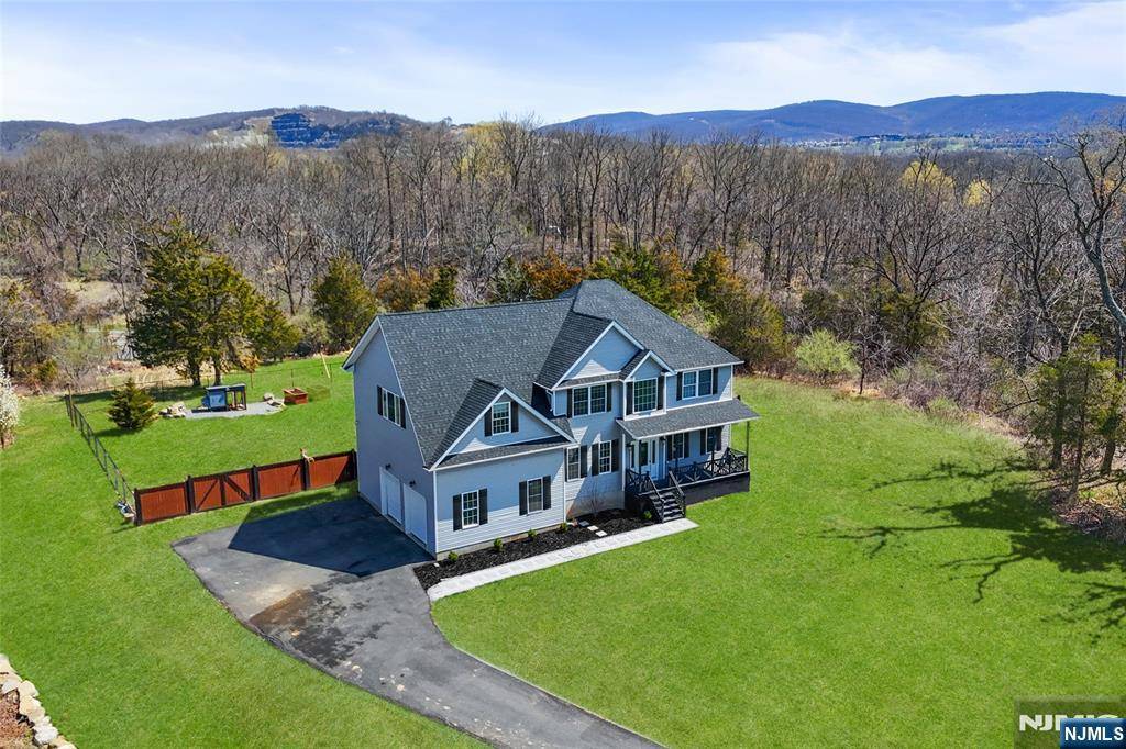 Hardyston, NJ 07419,11 Davon LN