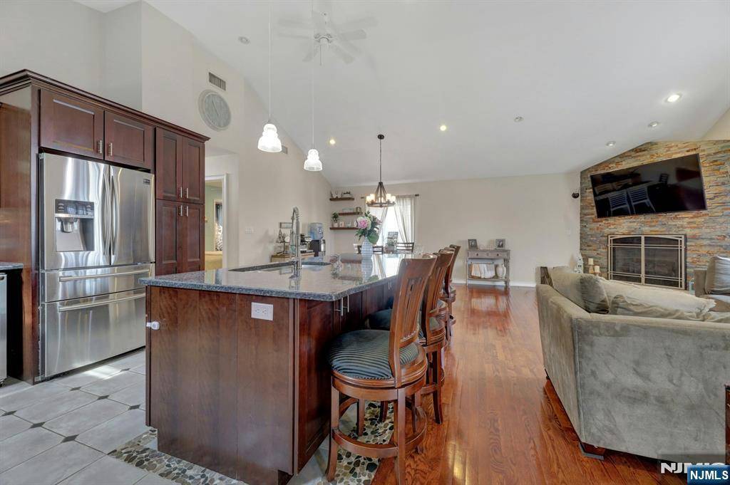 Wood Ridge, NJ 07075,560 Ryerson AVE