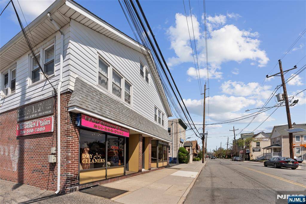 Hackensack, NJ 07601,825 Main ST
