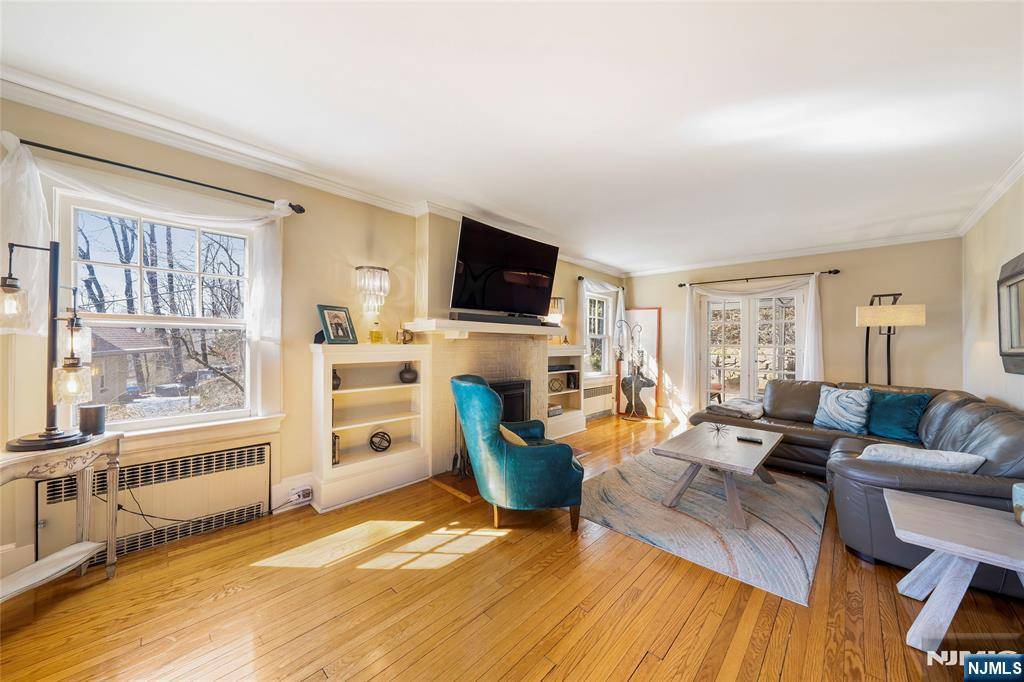 Montclair, NJ 07043,526 Highland AVE