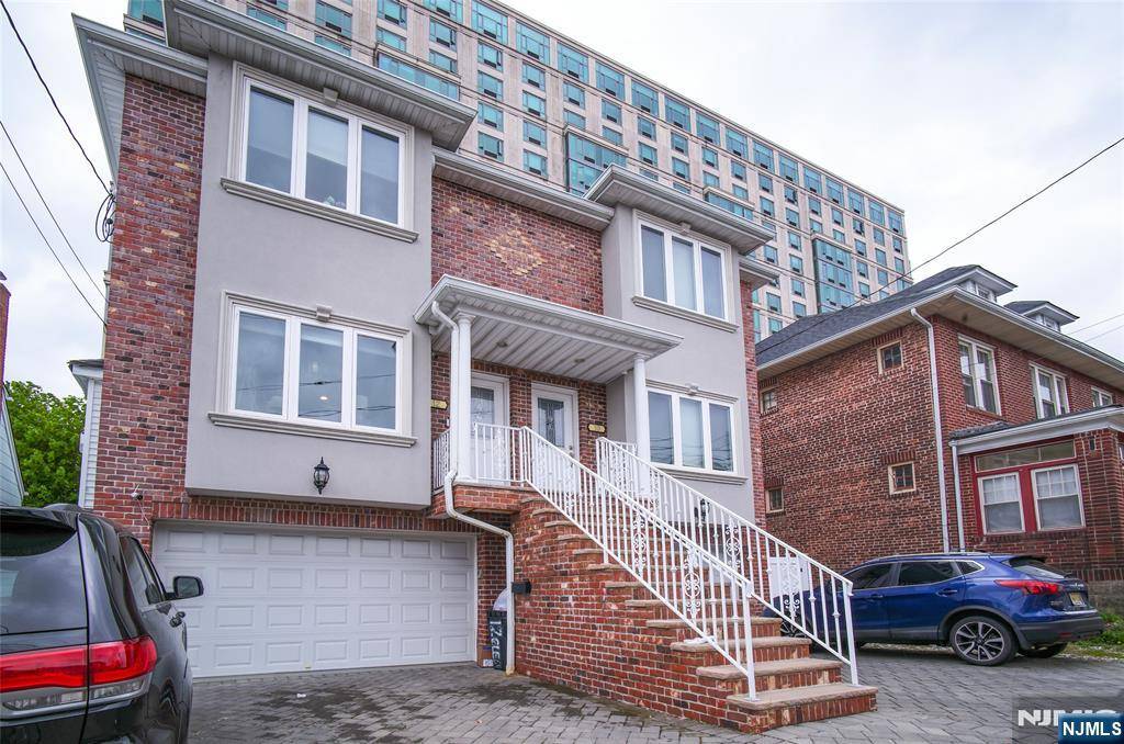 Cliffside Park, NJ 07010,12 Glen ST
