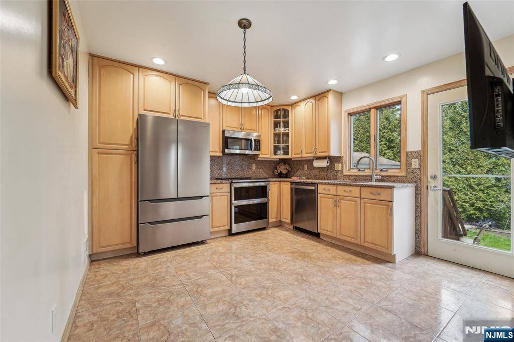 Ridgewood, NJ 07450,123 Somerville RD