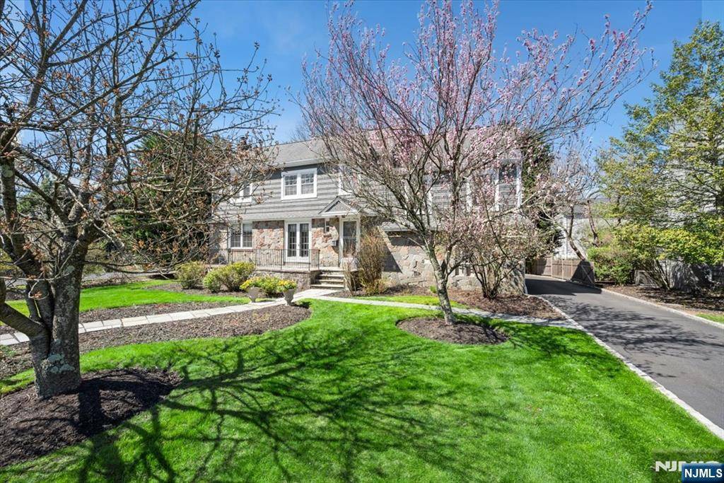 Summit, NJ 07901,137 Canoe Brook Pkwy