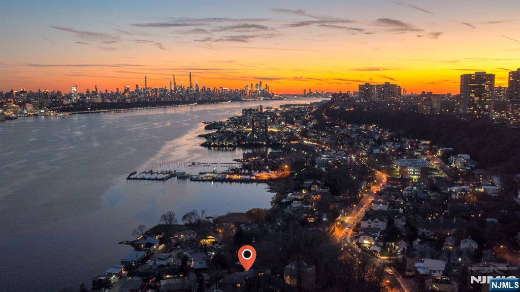 Edgewater, NJ 07020,4 Colony RD