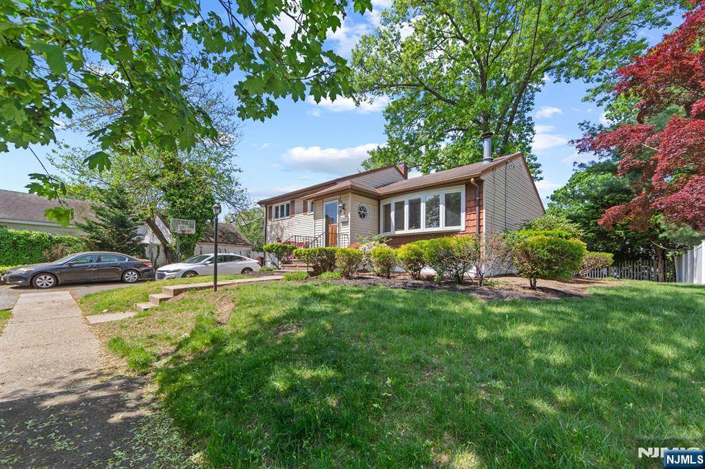 Dumont, NJ 07628,6 Juniper ST