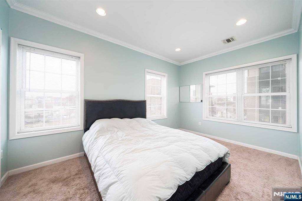 West New York, NJ 07093,5808 Washington ST #406