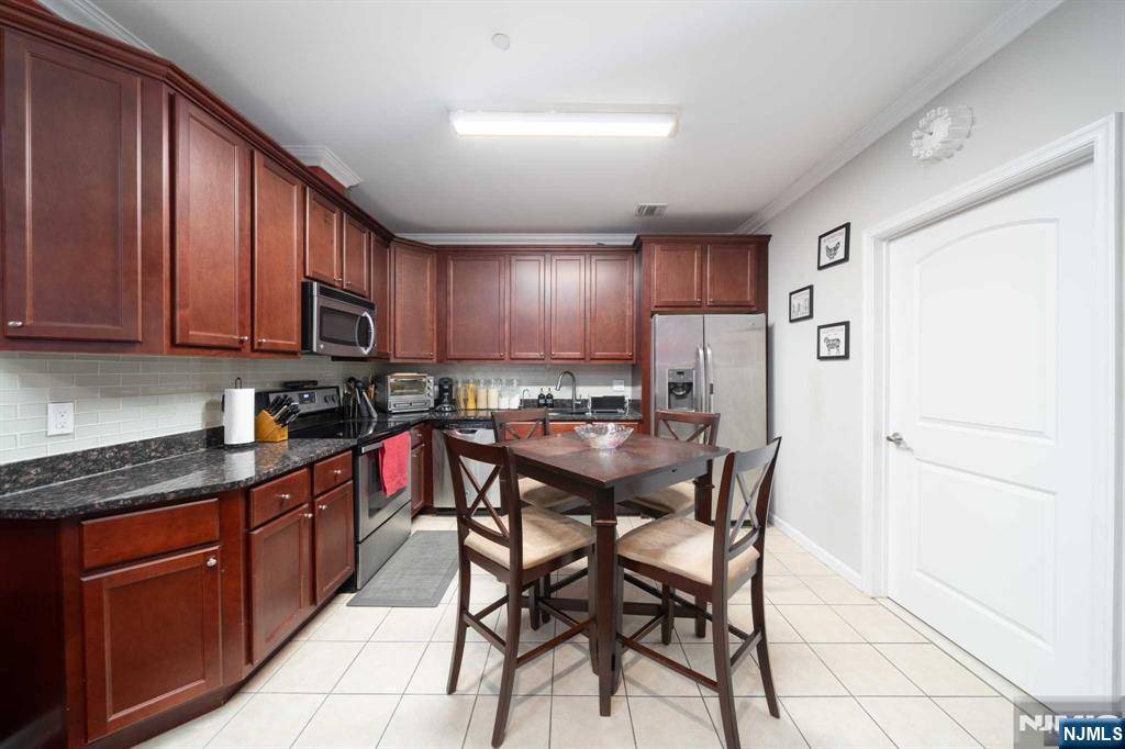 West New York, NJ 07093,5808 Washington ST #406