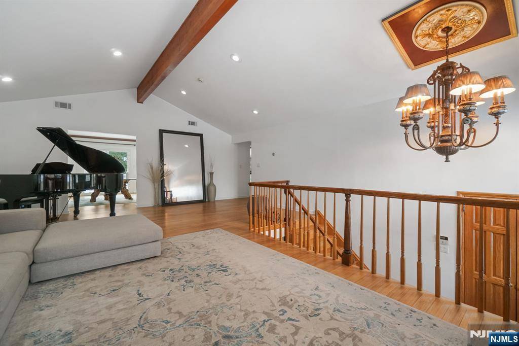 Englewood Cliffs, NJ 07632,45 Center ST