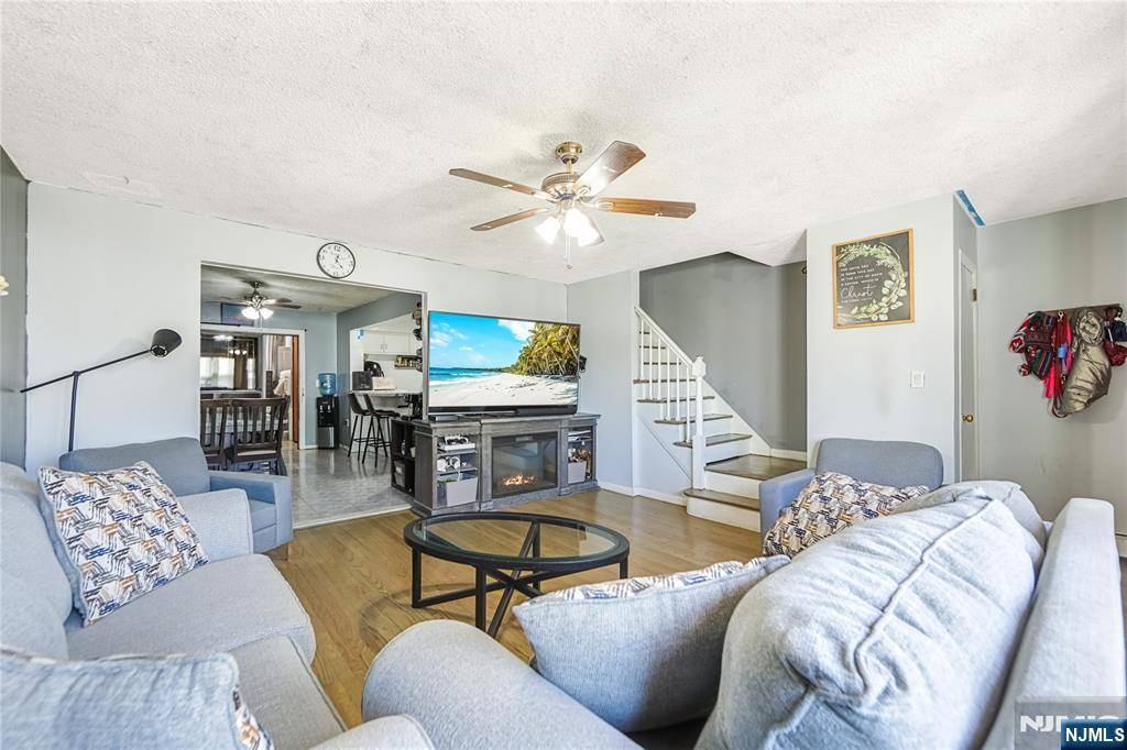 North Bergen, NJ 07047,3506 Givernaud TER