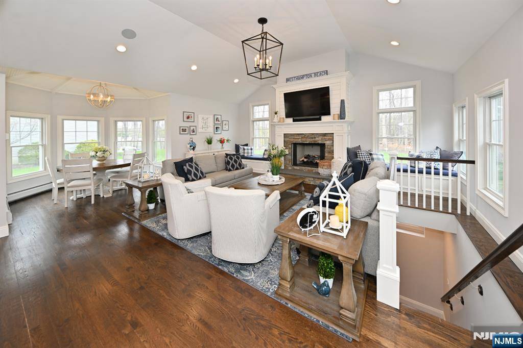 Ho-ho-kus, NJ 07423,25 Addison PL