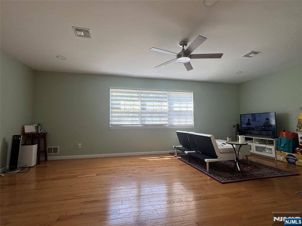 Leonia, NJ 07605,337 Fort Lee RD #1D