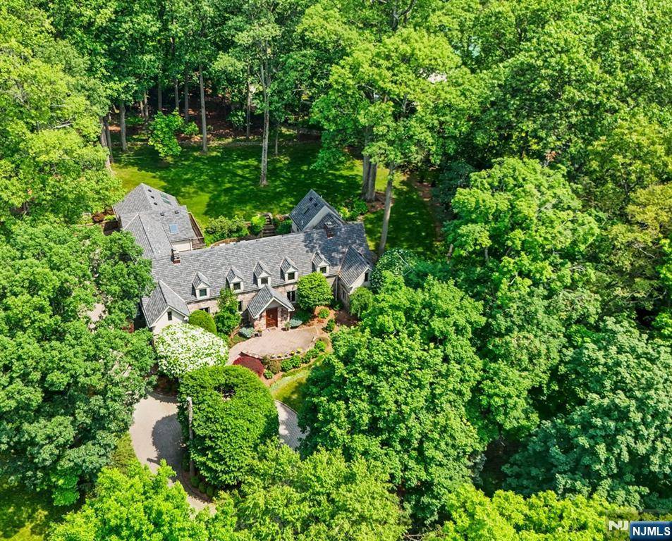 Tenafly, NJ 07670,67 Forest RD